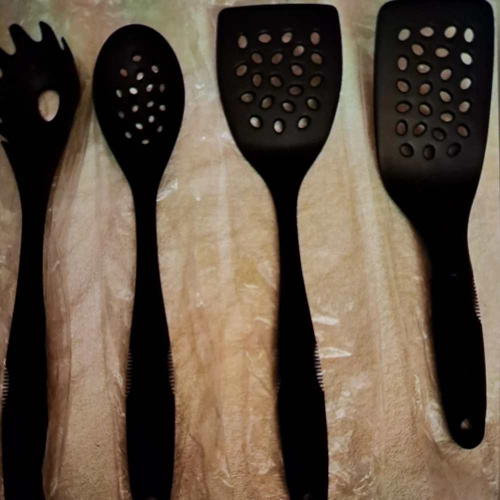 4 piece SET Kitchen Utensils, Spoon, 2 Spatulas, Spaghetti, NEW, Black, $ Firm